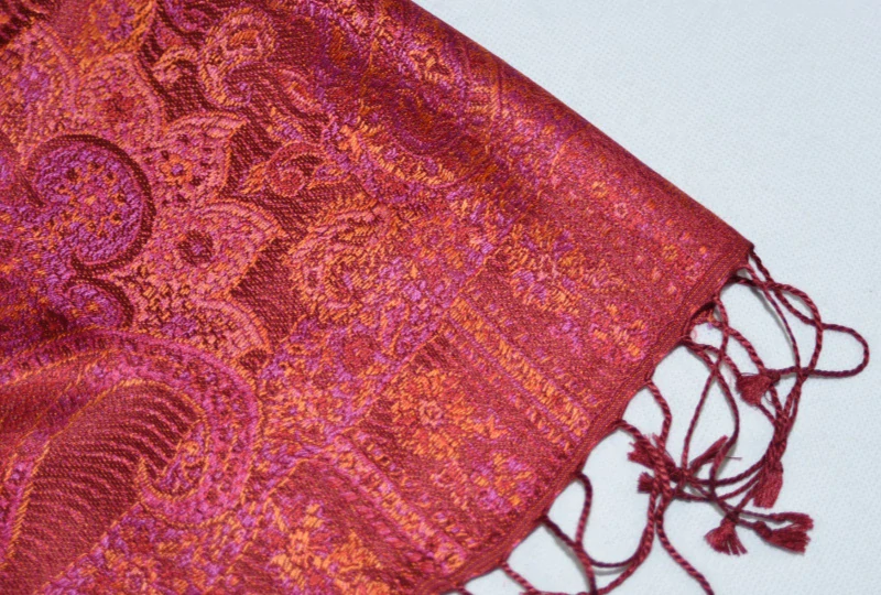 Hedvábná šála Jamawar malá - Karmínově červená a oranžová s ornamenty