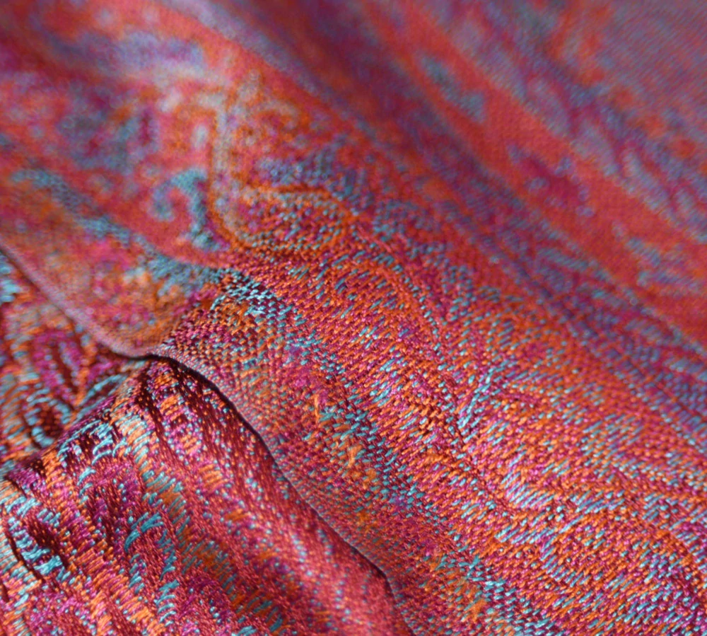 Hedvábná šála Jamawar malá - karmínově červená a blankytně modrá s ornamenty