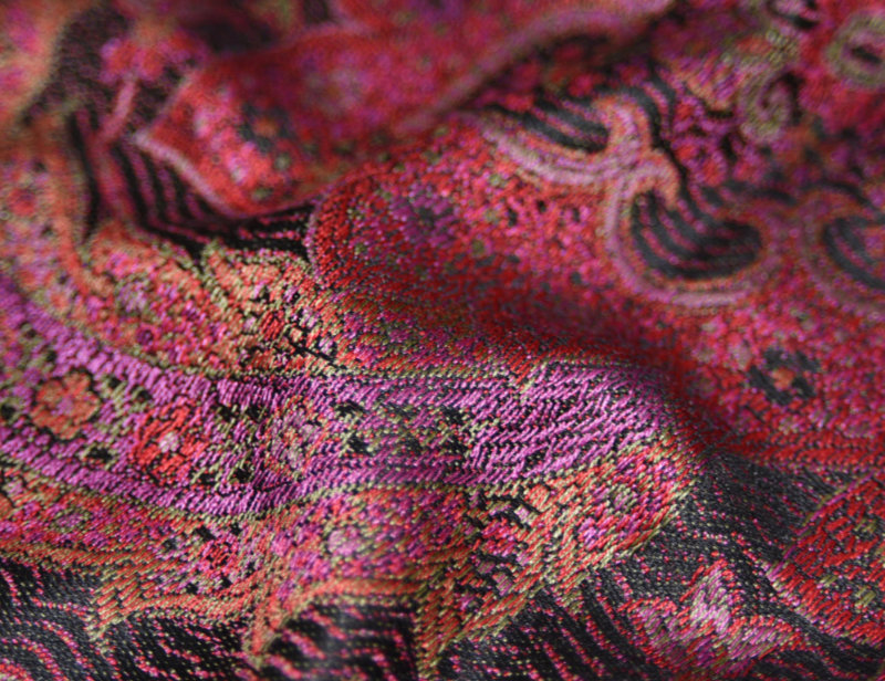 Hedvábná šála Jamawar velká - Černá a růžová s ornamenty