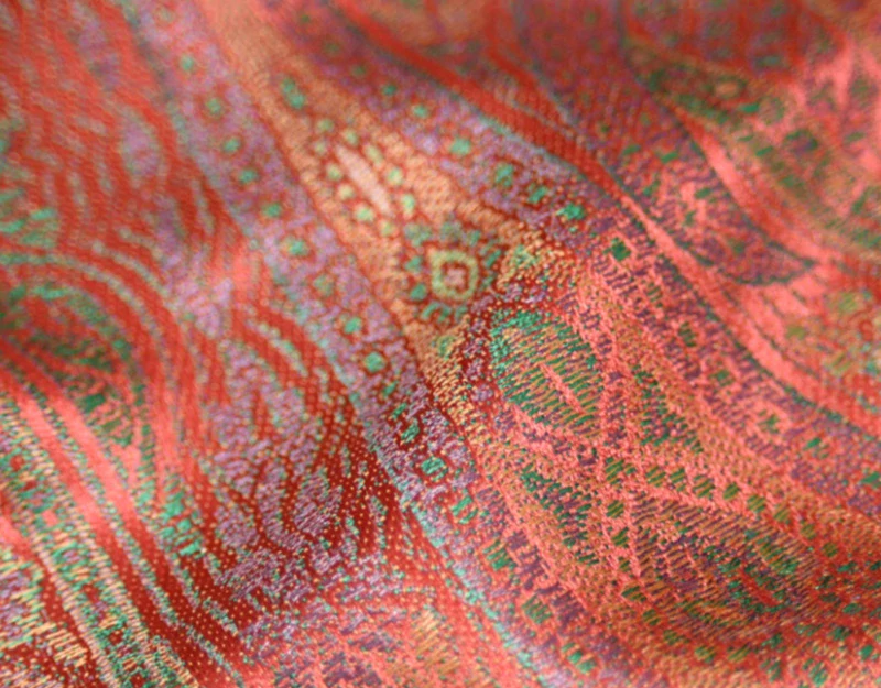 Hedvábná šála Jamawar střední - Červená s ornamenty 3