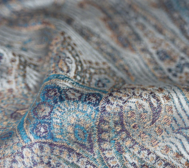 Hedvábná šála Jamawar velká - Šedá a modrá s ornamenty