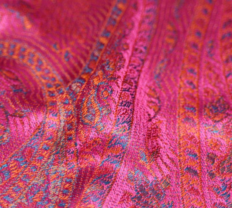 Hedvábná šála Jamawar velká - Růžová s ornamenty 2