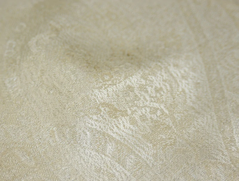 Hedvábná šála Jamawar střední - Smetanová a okrově hnědá s ornamenty 3