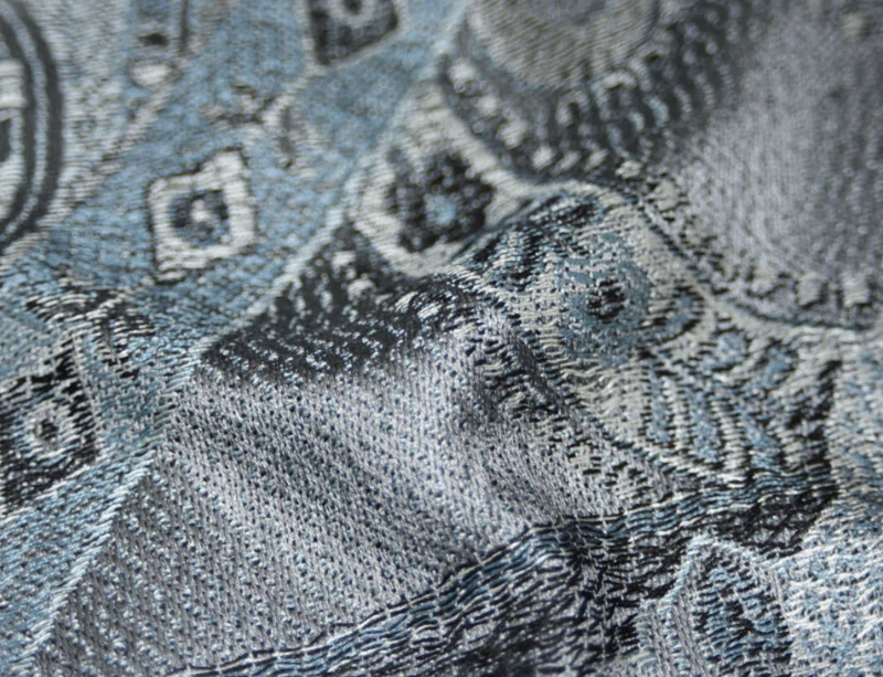 Hedvábná šála Jamawar malá - Šedá, černá a blankytně modrá s ornamenty