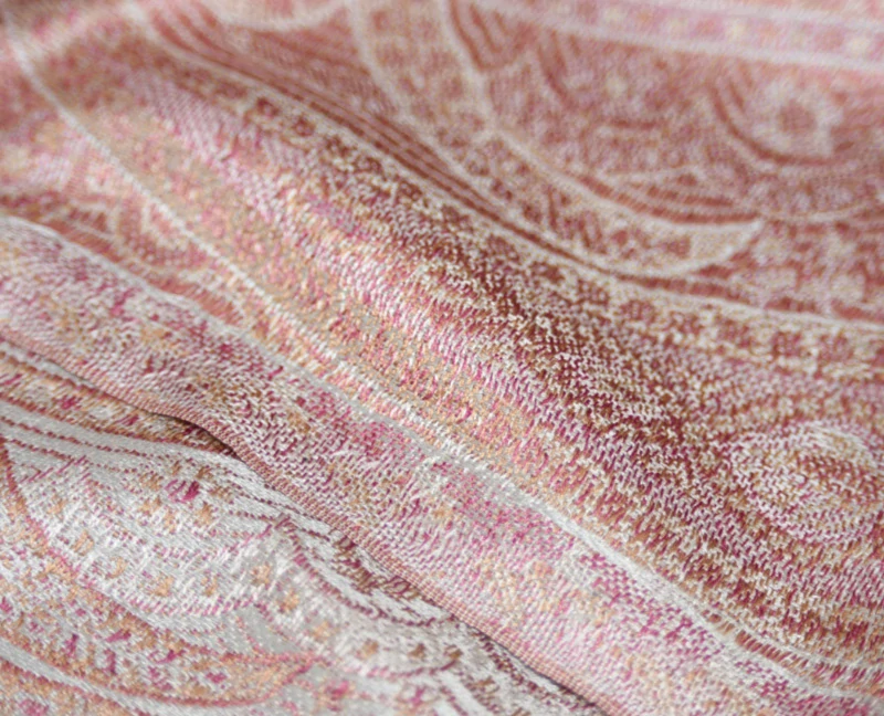 Hedvábná šála Jamawar malá - Světle šedá a růžová s ornamenty