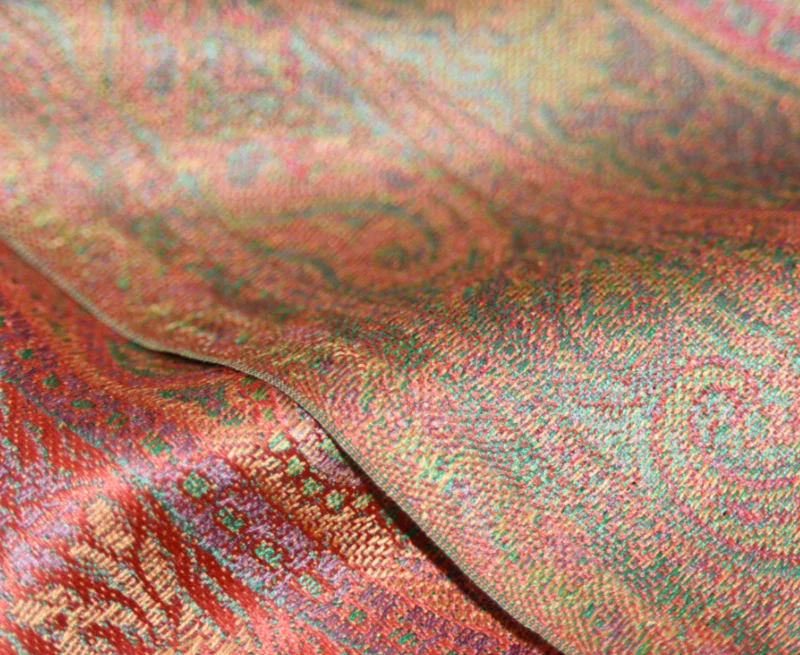 Hedvábná šála Jamawar střední - Červená s ornamenty 3