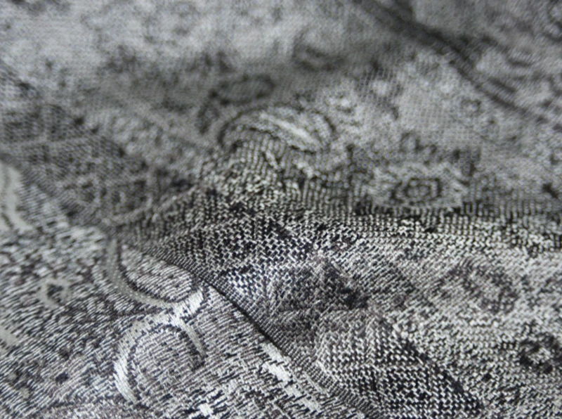 Hedvábná šála Jamawar velká - Stříbrná a černá s ornamenty