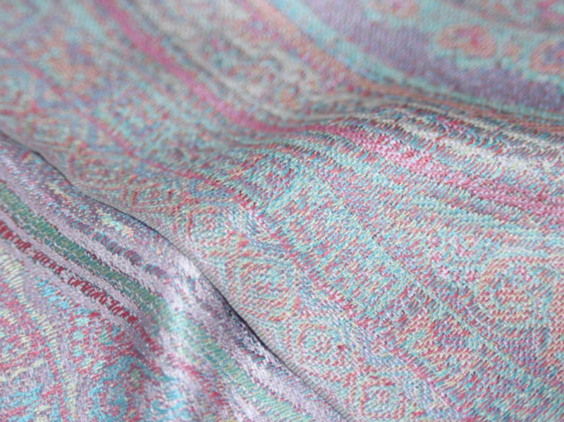 Hedvábná šála Jamawar střední - šeříková a růžová s ornamenty