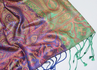 Hedvábná šála Jamawar střední - mátově zelená a ultramarinová s ornamenty 5