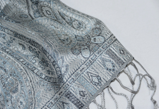 Hedvábná šála Jamawar malá - Šedá a blankytně modrá s ornamenty