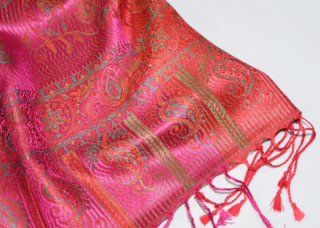 Hedvábná šála Jamawar střední - Růžová a červená s ornamenty 3