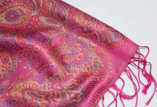Hedvábná šála Jamawar střední - Růžová s ornamenty 3