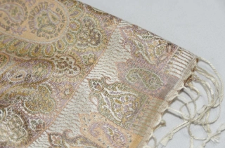 Hedvábná šála Jamawar velká - Smetanová a okrově hnědá s ornamenty